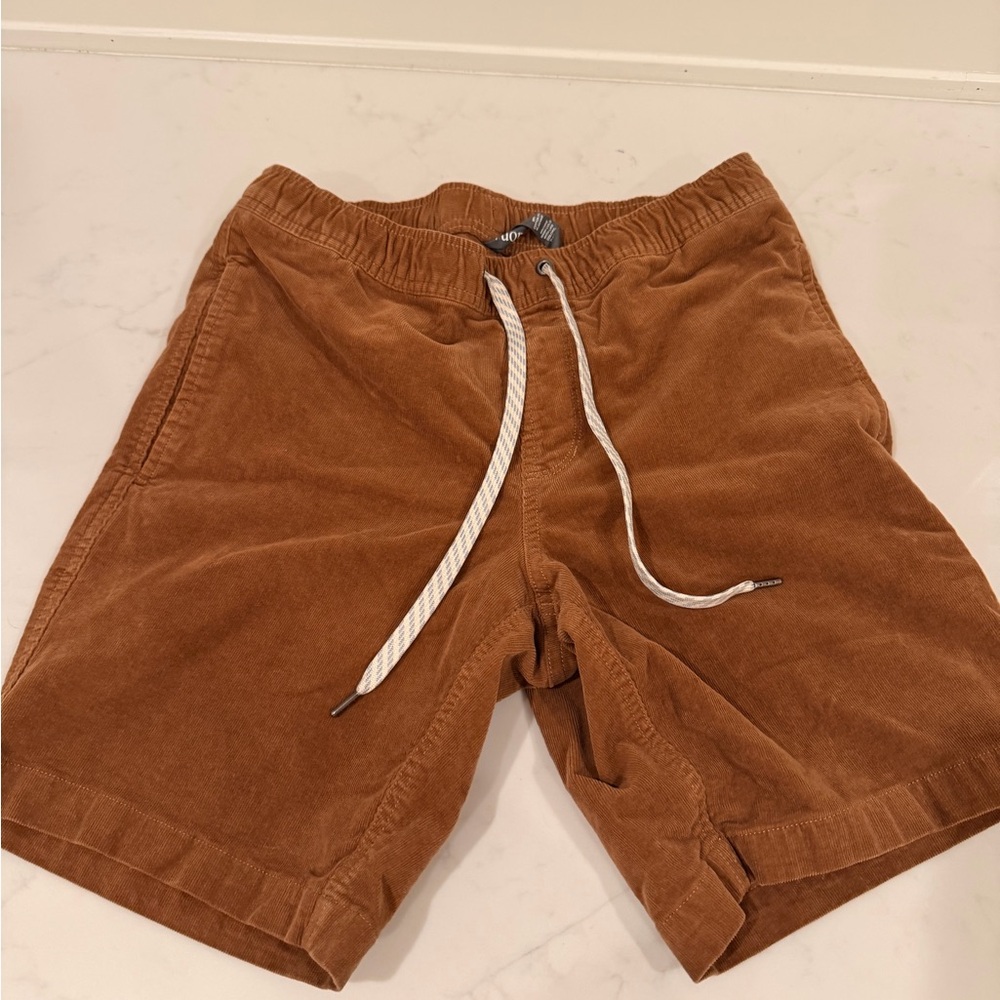 Men’s vuori shorts size medium